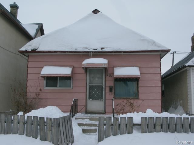 Main Photo: 951 William Avenue in WINNIPEG: Brooklands / Weston Single Family Detached for sale (West Winnipeg)  : MLS®# 1402981