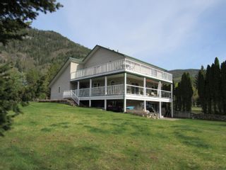 Photo 37: 925 COLUMBIA ROAD in Castlegar: House for sale : MLS®# 2476320