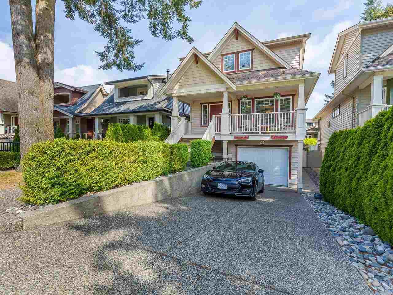 Main Photo: 15495 THRIFT Avenue: White Rock House for sale (South Surrey White Rock)  : MLS®# R2579930