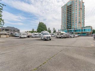 Photo 4: 802 31955 OLD YALE Road in Abbotsford: Abbotsford West Condo for sale : MLS®# R2738263