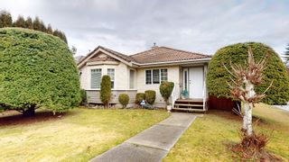 Photo 1: 1833 MAMQUAM Road in Squamish: Garibaldi Estates House for sale : MLS®# R2751816