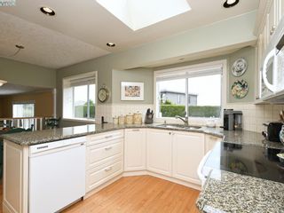 Photo 8: 4731 AMBLEWOOD Dr in VICTORIA: SE Cordova Bay House for sale (Saanich East)  : MLS®# 820003