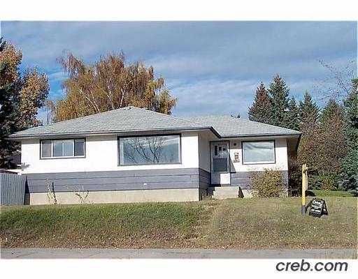 Main Photo: 892 NORTHMOUNT Drive NW in CALGARY: Collingwood Residential Detached Single Family for sale (Calgary)  : MLS®# C3399156