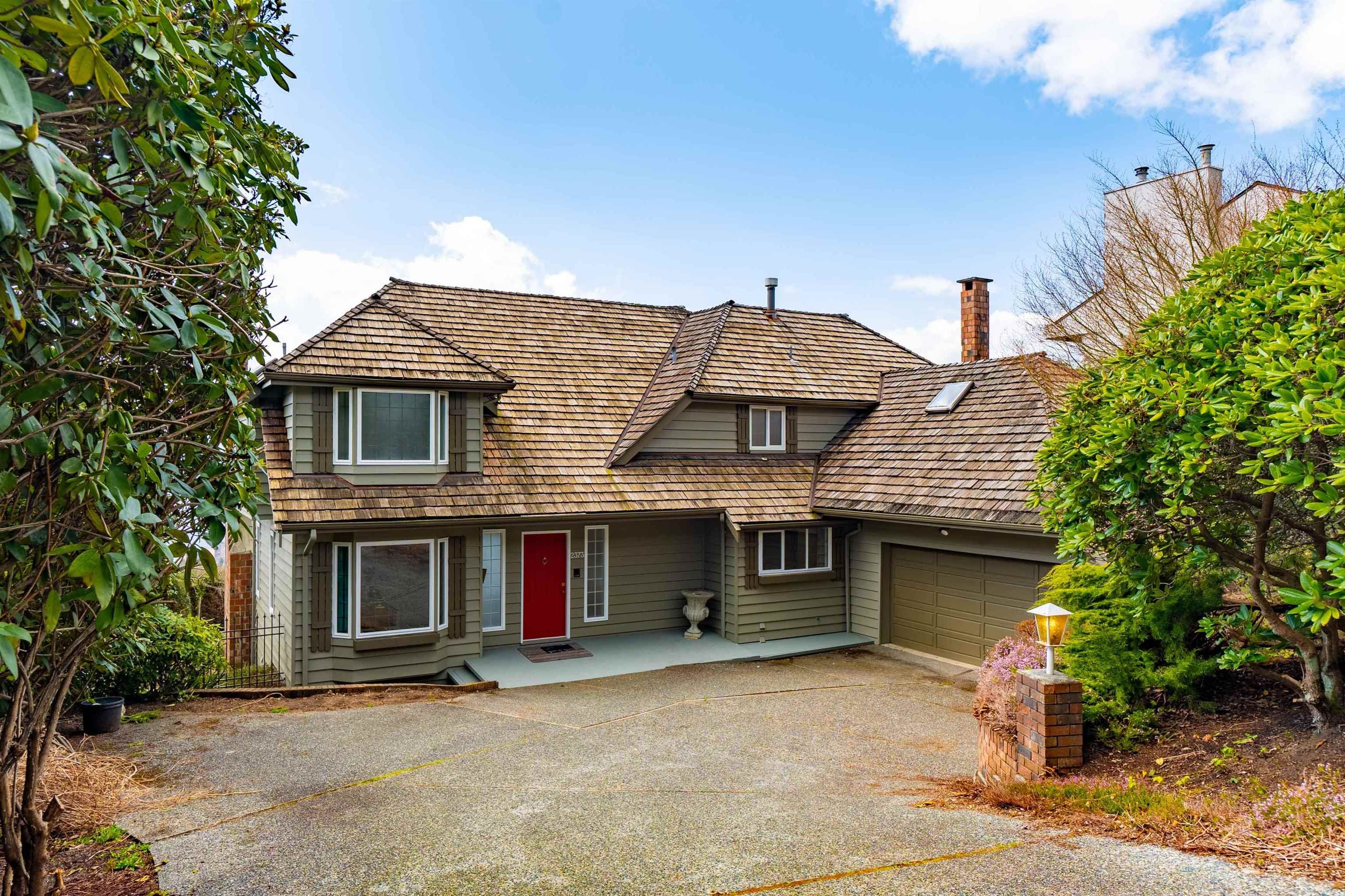 Main Photo: 2373 WESTHILL Drive in West Vancouver: Westhill House for sale : MLS®# R2679307