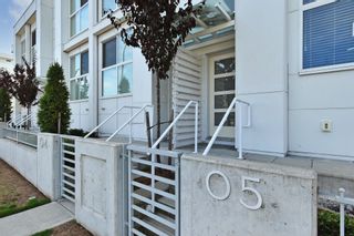 Photo 2: 5 2505 WARE Street in Abbotsford: Central Abbotsford Townhouse for sale in "Mill District" : MLS®# R2620668