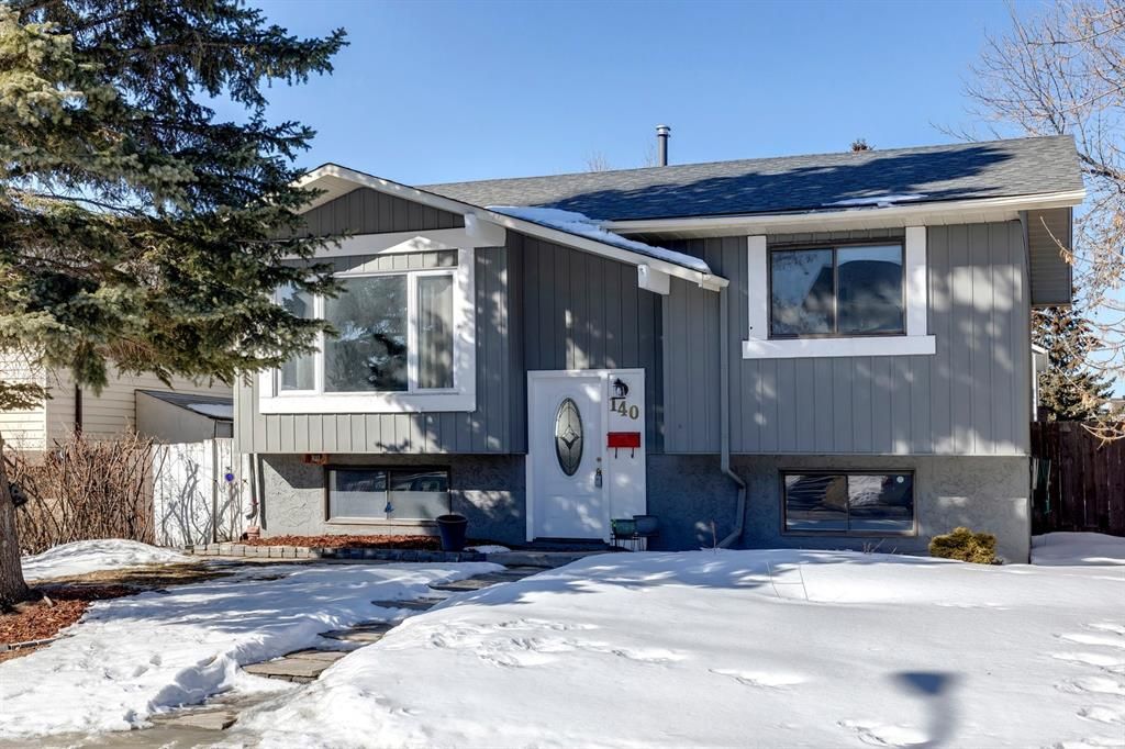 Main Photo: 140 Castleridge Close NE in Calgary: Castleridge Detached for sale : MLS®# A2034810