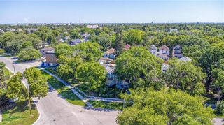 Photo 4: 222 Braemar Avenue in Winnipeg: Norwood Residential for sale (2B)  : MLS®# 202220511