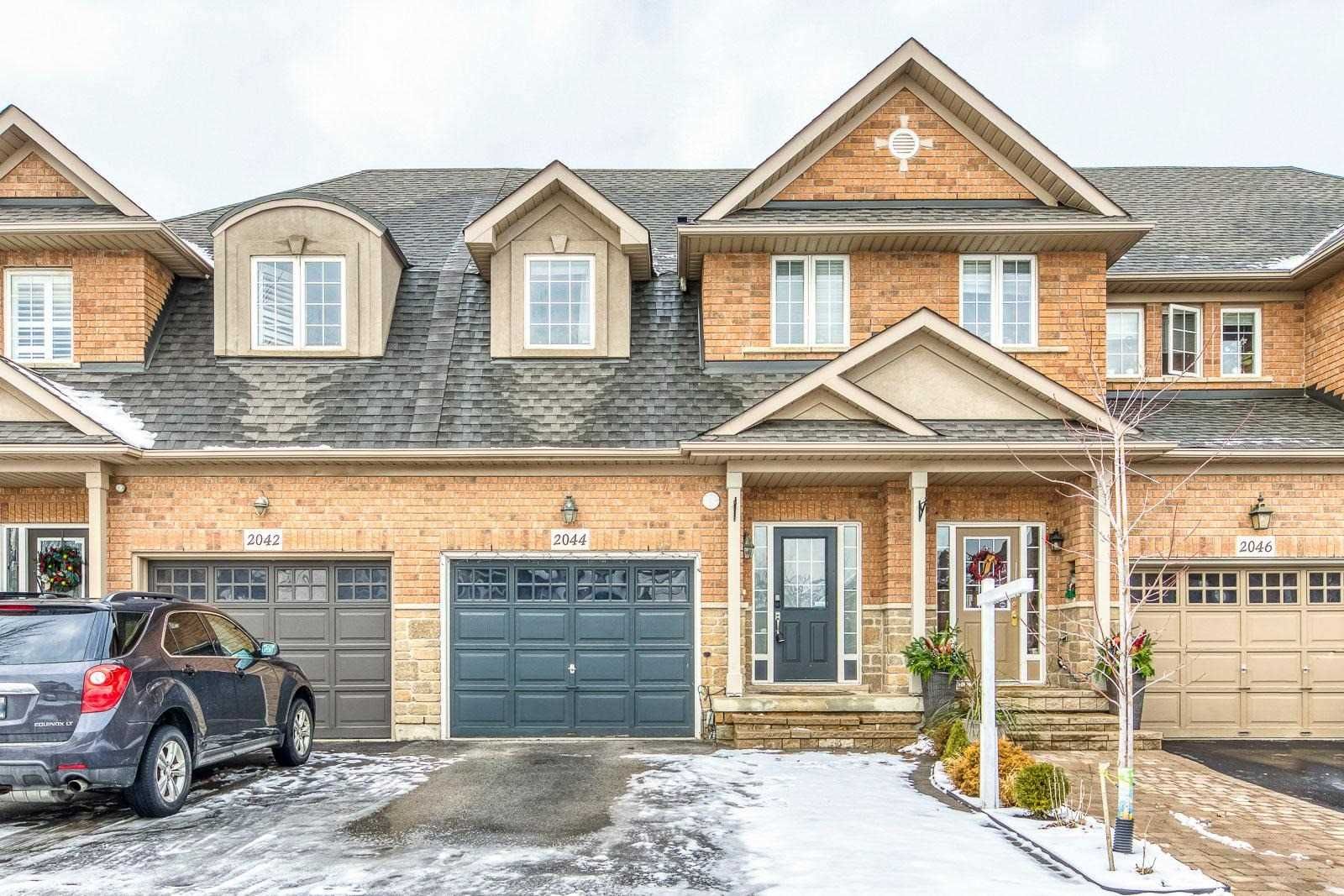 Main Photo: 2044 Redstone Crescent in Oakville: West Oak Trails House (2-Storey) for lease : MLS®# W5454240