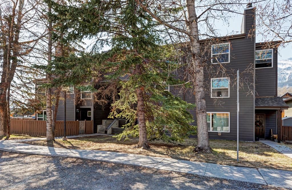 Main Photo: 4 801 6th Street: Canmore Row/Townhouse for sale : MLS®# A2046537