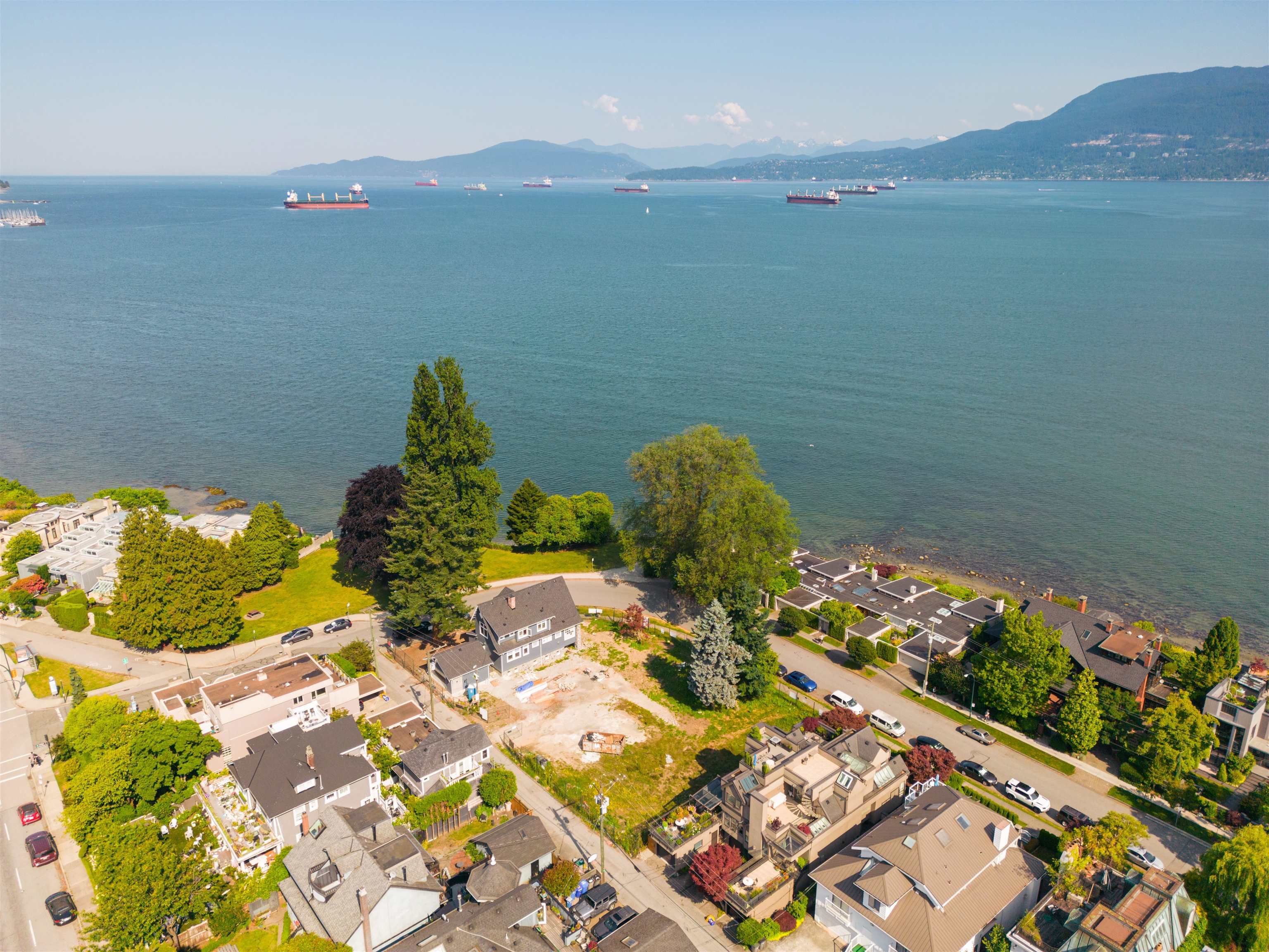 Main Photo: 2576 POINT GREY Road in Vancouver: Kitsilano House for sale (Vancouver West)  : MLS®# R2814276