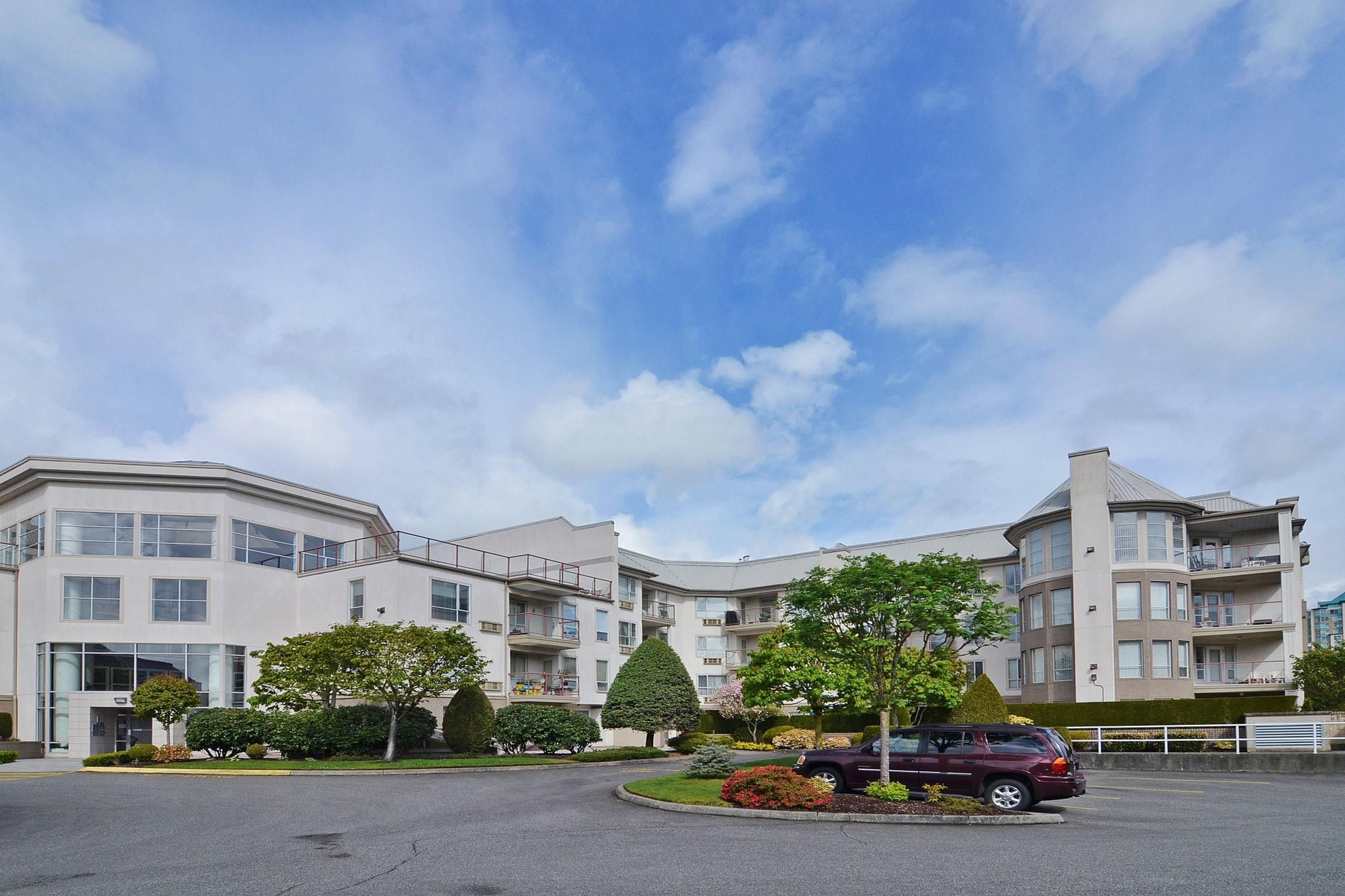 Main Photo: 204 2626 COUNTESS Street in Abbotsford: Abbotsford West Condo for sale in "The Wedgewood" : MLS®# R2767049