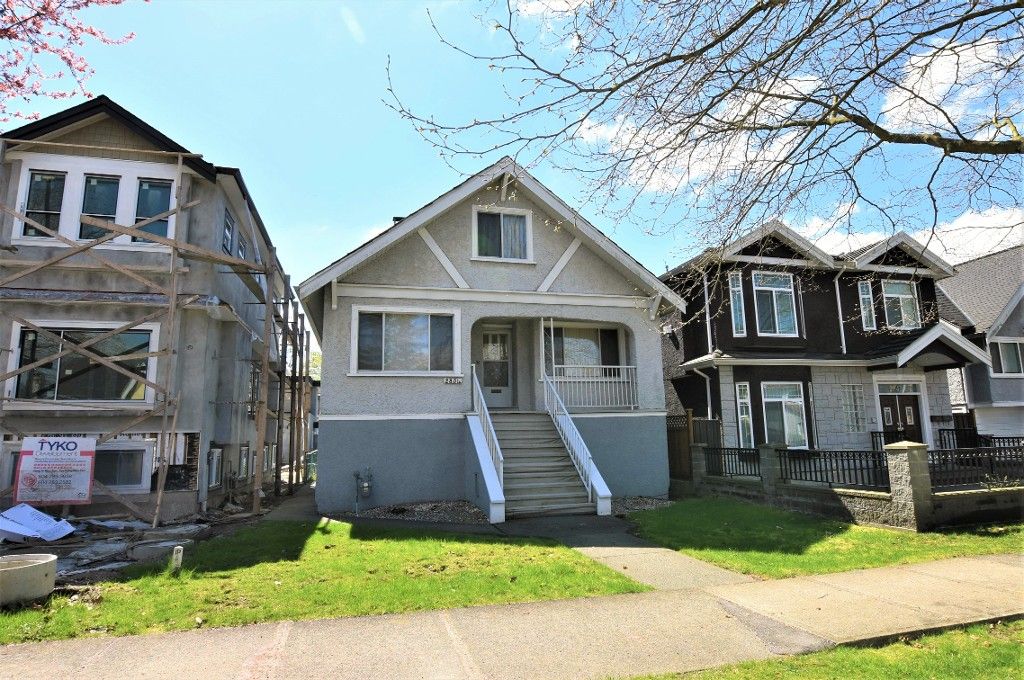 Main Photo: 2854 KITCHENER Street in Vancouver: Renfrew VE House for sale (Vancouver East)  : MLS®# R2159877