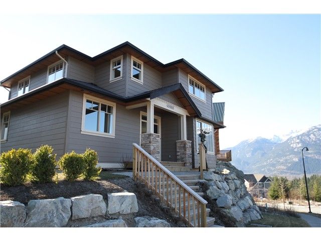 Main Photo: 40880 THE CRESCENT in Squamish: Garibaldi Highlands House for sale in "UNIVERSITY HEIGHTS" : MLS®# V978281