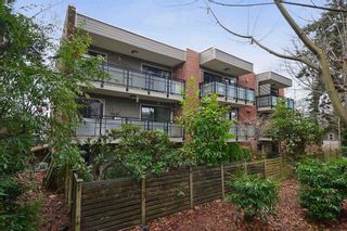 Photo 1: 403 360 E 2ND Street in North Vancouver: Lower Lonsdale Condo for sale in "EMERALD MANOR" : MLS®# V993819