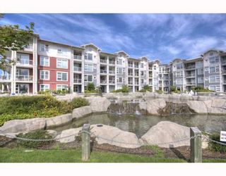 Photo 1: 323 4600 WESTWATER Drive in Richmond: Steveston South Condo for sale in "COPPER SKY" : MLS®# V757360