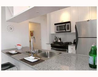 Photo 5: 1007 480 ROBSON Street in Vancouver: Downtown VW Condo for sale in "R&R" (Vancouver West)  : MLS®# V673093