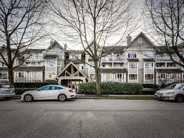 Photo 2: Photos: 302 365 E 1ST Street in North Vancouver: Lower Lonsdale Condo for sale in "THE VISTA" : MLS®# R2040630