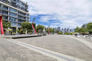 Photo 17: 909 138 W 1ST Avenue in Vancouver: False Creek Condo for sale in "Wall Centre False Creek" (Vancouver West)  : MLS®# R2487546