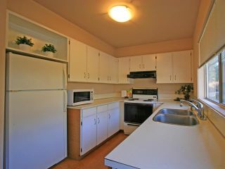 Photo 4: 1053 CECILE Drive in Port Moody: College Park PM Townhouse for sale in "CECILE HEIGHTS" : MLS®# V931590