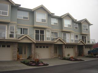 Photo 1: 15 2475 Mansfield Drive in Courtenay: Townhouse for sale (Comox Valley)  : MLS®# 228451