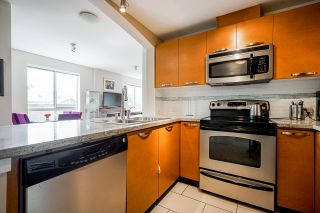 Photo 6: 302 7428 BYRNEPARK WALK in Burnaby: South Slope Condo for sale (Burnaby South)  : MLS®# R2458762