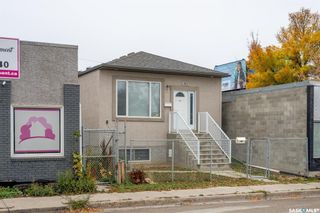 Photo 2: 402 Victoria Avenue in Regina: Broders Annex Residential for sale : MLS®# SK965984