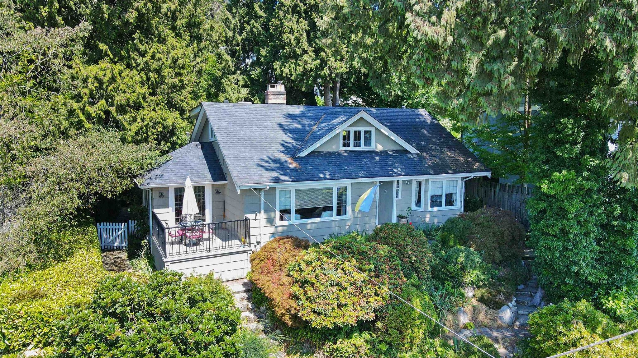 Main Photo: 2695 MATHERS AVENUE in : Dundarave House for sale (West Vancouver)  : MLS®# R2802731