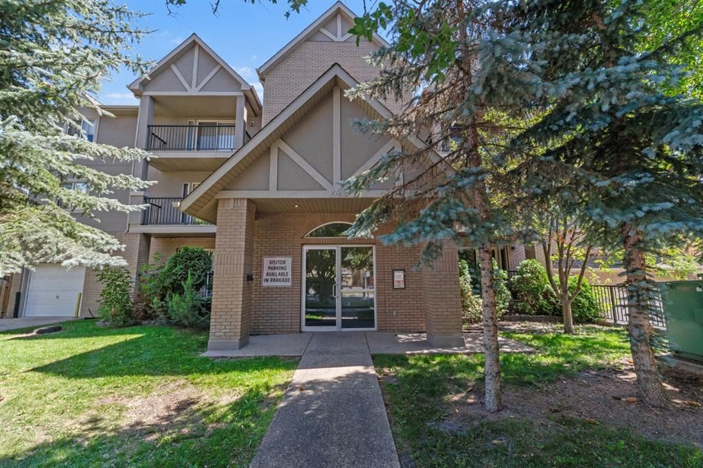 Main Photo: 207 1422 Centre A Street NE in Calgary: Crescent Heights Apartment for sale : MLS®# A2071032