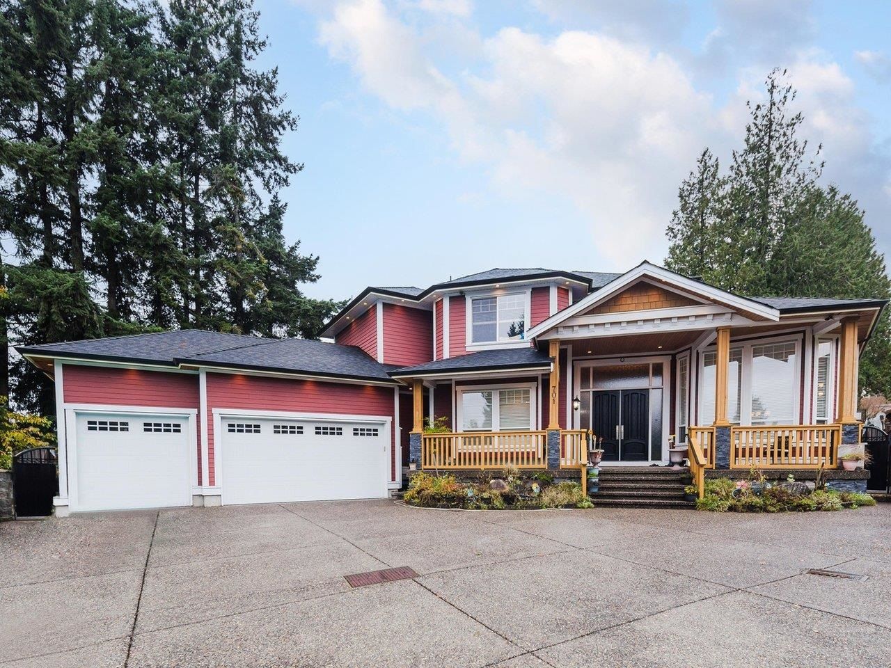 Main Photo: 701 DELESTRE Avenue in Coquitlam: Coquitlam West House for sale : MLS®# R2633124