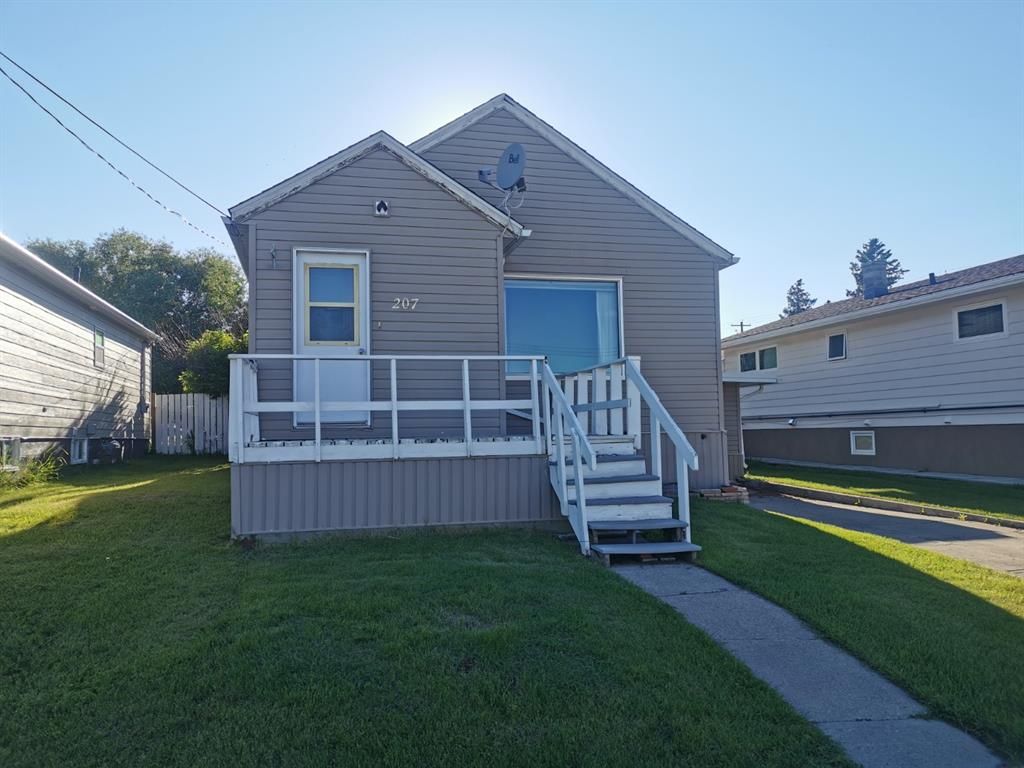 Main Photo: For Sale: 207 3rd St West, Cardston, T0K 0K0 - A1241497