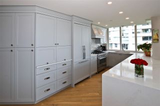 Photo 9: 705 1328 MARINASIDE Crescent in Vancouver: Yaletown Condo for sale in "THE CONCORD" (Vancouver West)  : MLS®# R2463827