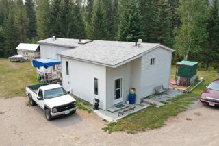 Photo 1: 4632 QUESNEL-HYDRAULIC Road in Quesnel: Quesnel Rural - South Manufactured Home for sale : MLS®# R2813266