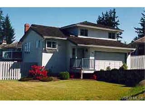 Main Photo: 3305 Crowhurst Pl in VICTORIA: Co Lagoon House for sale (Colwood)  : MLS®# 213816