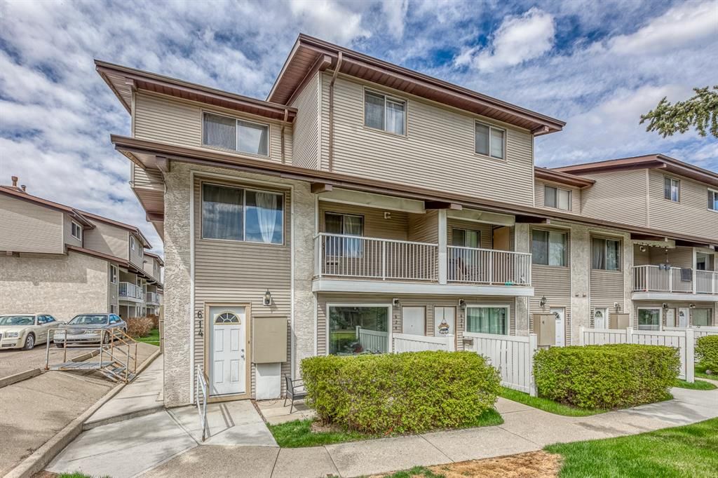 Main Photo: 614 200 Brookpark Drive SW in Calgary: Braeside Row/Townhouse for sale : MLS®# A1219303