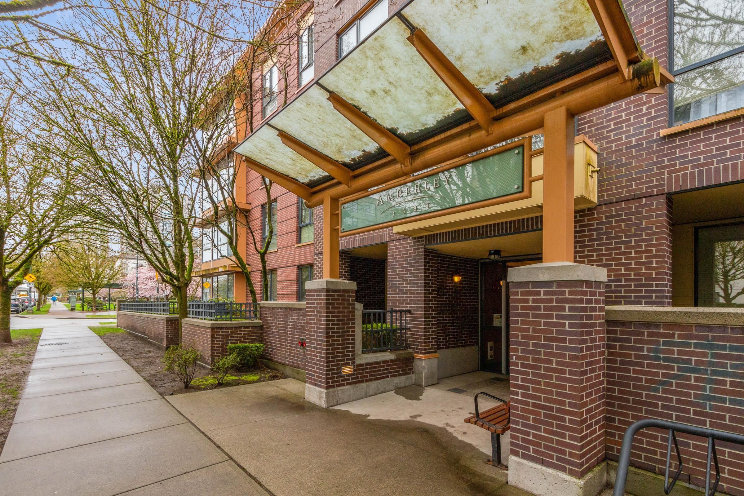 Main Photo: 305 3583 CROWLEY DRIVE in Vancouver: Collingwood VE Condo for sale (Vancouver East)  : MLS®# R2691773