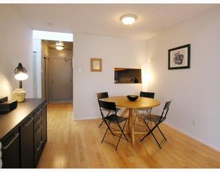 Photo 4: 407 1345 COMOX Street in Vancouver: West End VW Condo for sale in "TIFFANY COURT" (Vancouver West)  : MLS®# V755728
