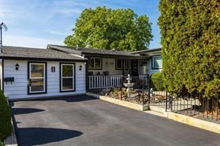 Photo 3: 2840 Boyd Road, in Kelowna, BC: House for sale : MLS®# 10269427