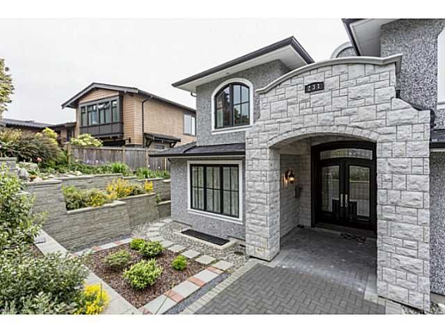Photo 2: Photos: 231 KENSINGTON Crescent in North Vancouver: Upper Lonsdale House for sale in "UPPER LONSDALE" : MLS®# V1122809