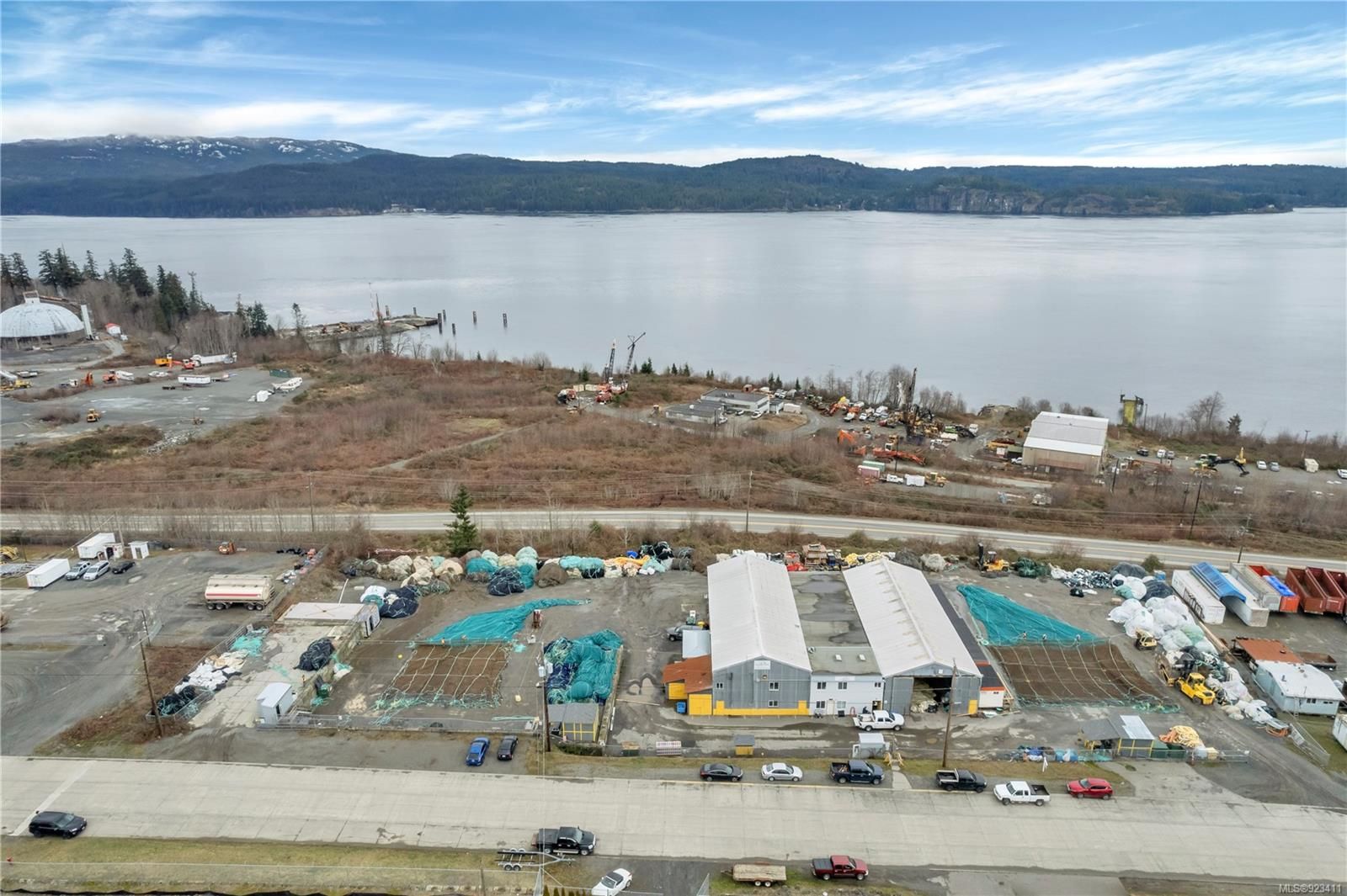Main Photo: 4222 Middle Point Dr in Campbell River: CR Campbell River North Industrial for sale : MLS®# 923411