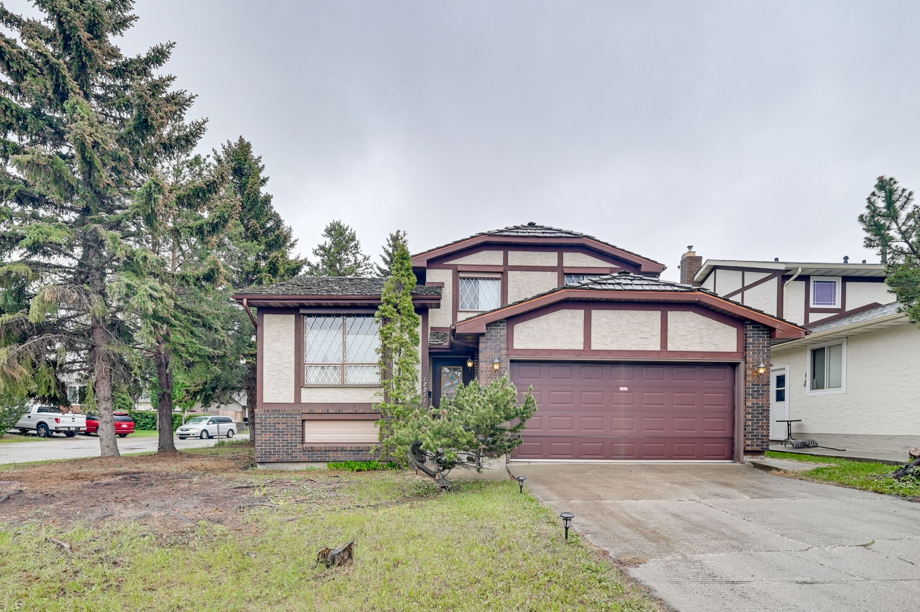 Main Photo: 12211 143 Avenue NW in Edmonton: House for sale