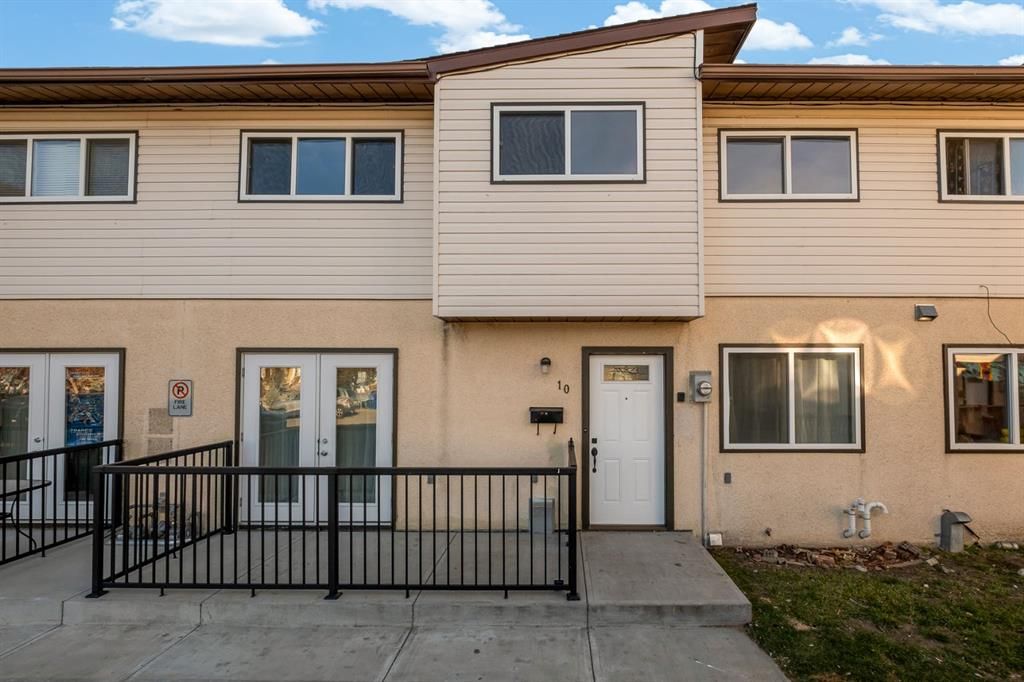 Main Photo: 10 4531 7 Avenue SE in Calgary: Forest Heights Row/Townhouse for sale : MLS®# A2086813