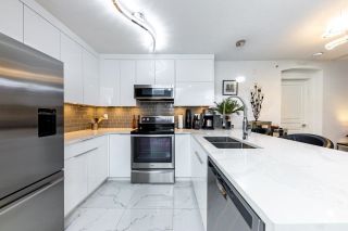 Photo 1: 401 333 E 1ST Street in North Vancouver: Lower Lonsdale Condo for sale : MLS®# R2639422