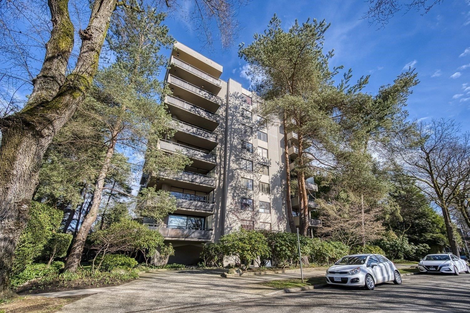 Main Photo: 600 1685 W 14TH Avenue in Vancouver: Fairview VW Condo for sale in "Town Villa" (Vancouver West)  : MLS®# R2758589