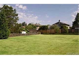 Photo 9:  in VICTORIA: SE Gordon Head House for sale (Saanich East)  : MLS®# 403226