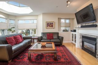 Photo 3: 2241 HEATHER Street in Vancouver: Fairview VW Townhouse for sale in "THE FOUNTAINS" (Vancouver West)  : MLS®# R2833159