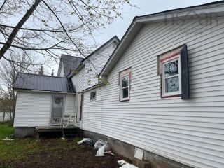 Photo 3: 95 Church Street in Springhill: 102S-South of Hwy 104, Parrsboro Multi-Family for sale (Northern Region)  : MLS®# 202227685