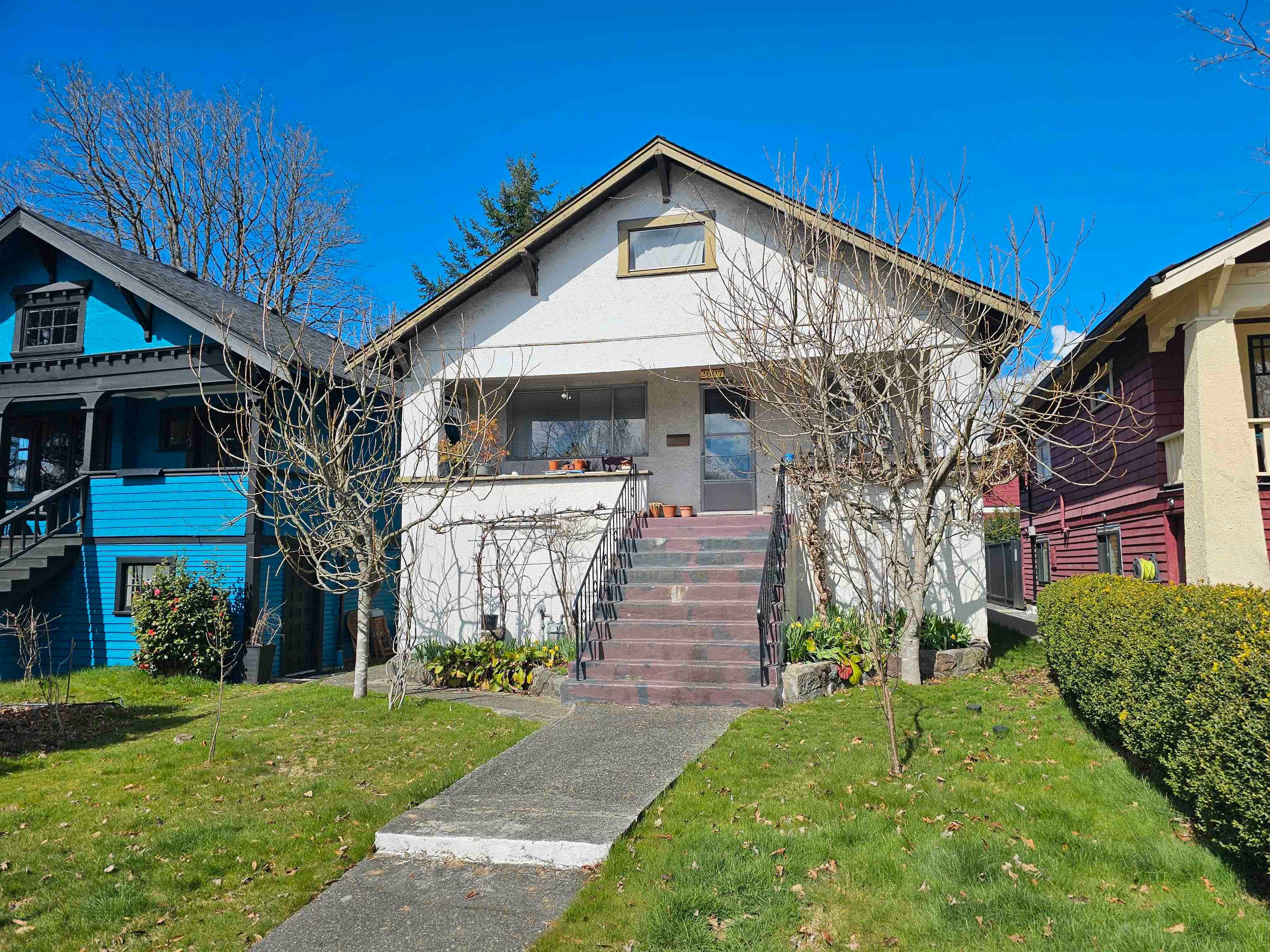 Main Photo: 2607 DUNDAS Street in Vancouver: Hastings Sunrise House for sale (Vancouver East)  : MLS®# R2803812