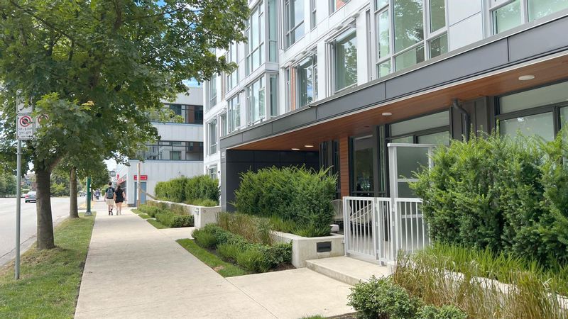 FEATURED LISTING: 407 - 469 KING EDWARD Avenue West Vancouver