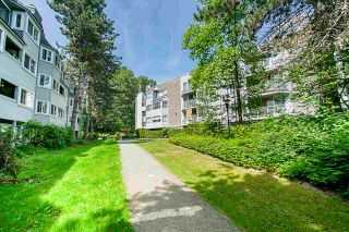 Photo 2: 2 9584 MANCHESTER Drive in Burnaby: Cariboo Condo for sale in "BROOKSIDE PARK" (Burnaby North)  : MLS®# R2376673