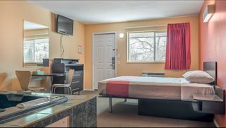 Photo 4: Hotel/Motel with property in Cache Creek, BC in Cache Creek: Business with Property for sale